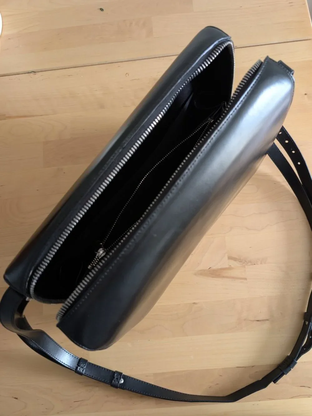 & Other Stories Black Leather Messenger Bag - Picture 4 of 10